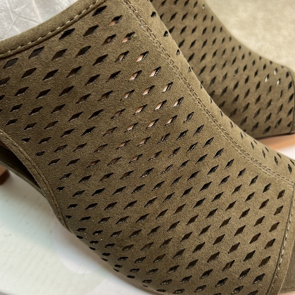 NEW in box!! Style & Co Hadiee Sage Ankle Shootie - Picture 6 of 9